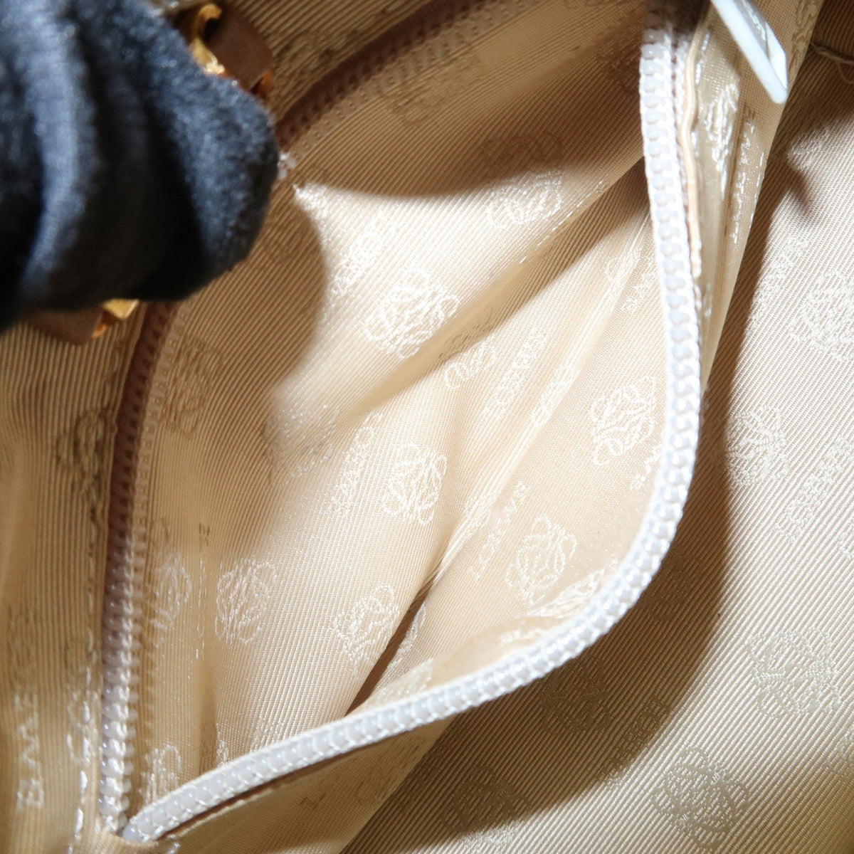 Loewe Vintage Anagram Leather Beige Leather Handbag (Pre-Owned)