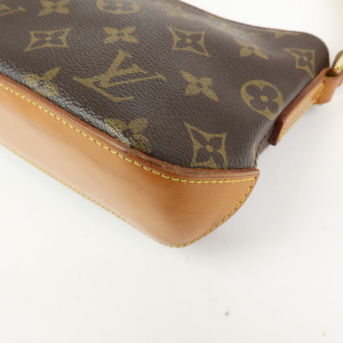 Louis Vuitton Trotteur Monogram Canvas Brown Canvas Handbag (Pre-Owned)