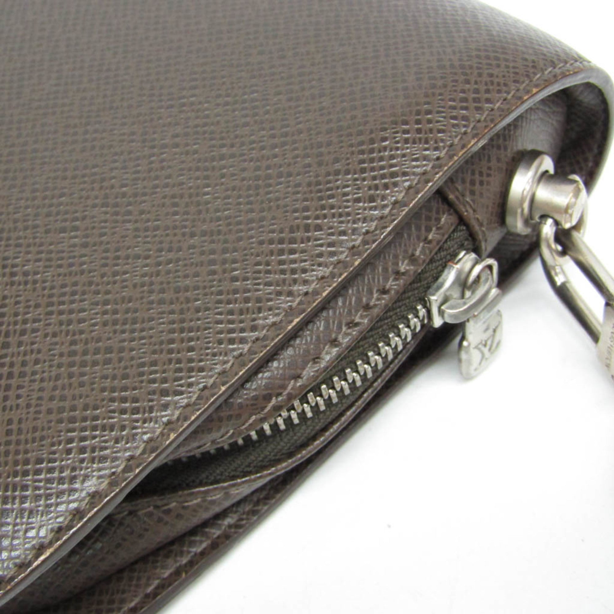 Louis Vuitton Pochette Baikal Clutch Taiga Leather Gray Leather Clutche & Pouche Bag (Pre-Owned)