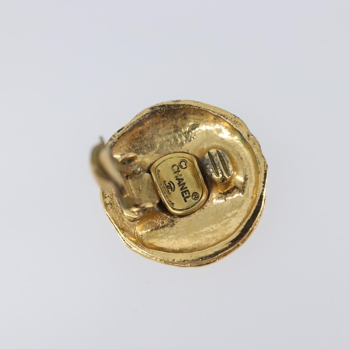 Chanel Vintage Cc Round Clip-On Metal Gold Metal Earrings Jewelry (Pre-Owned)