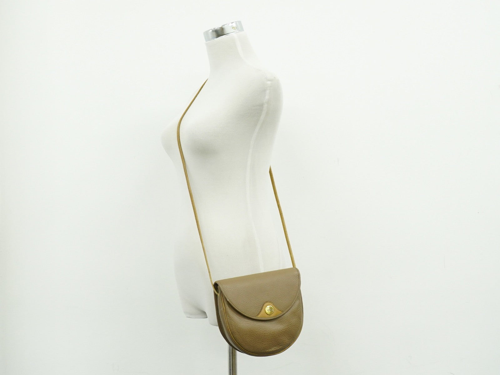 Christian Dior Vintage Cd Flap Leather Beige Leather Shoulder Bag Bag (Pre-Owned)