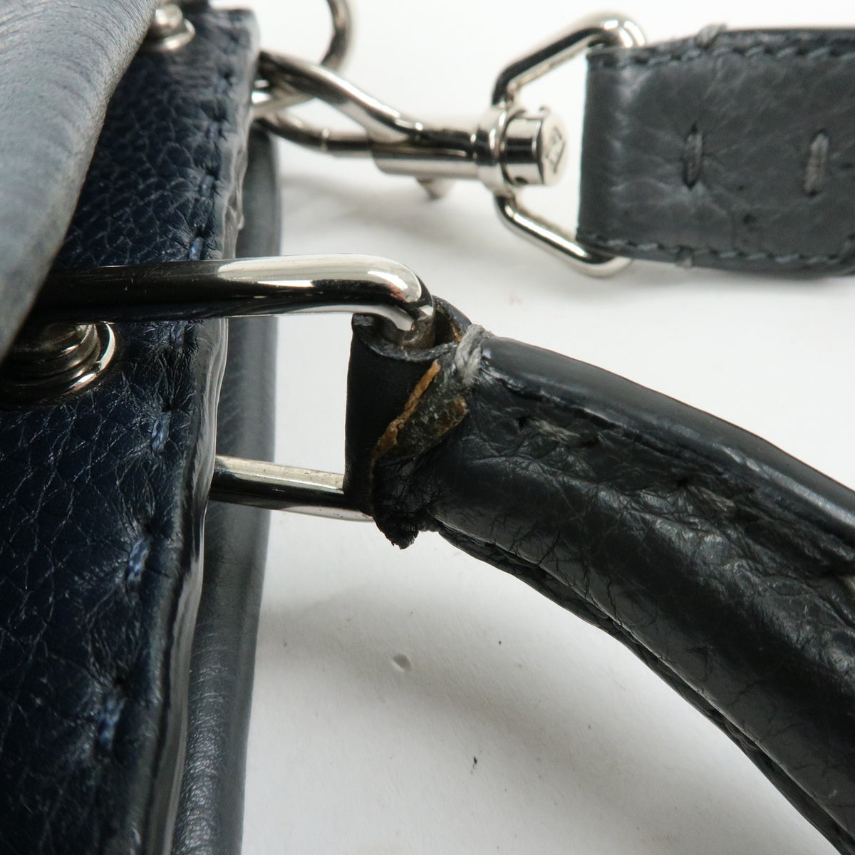 Fendi Selleria Peekaboo Grainy Leather Gray Leather Handbag (Pre-Owned)