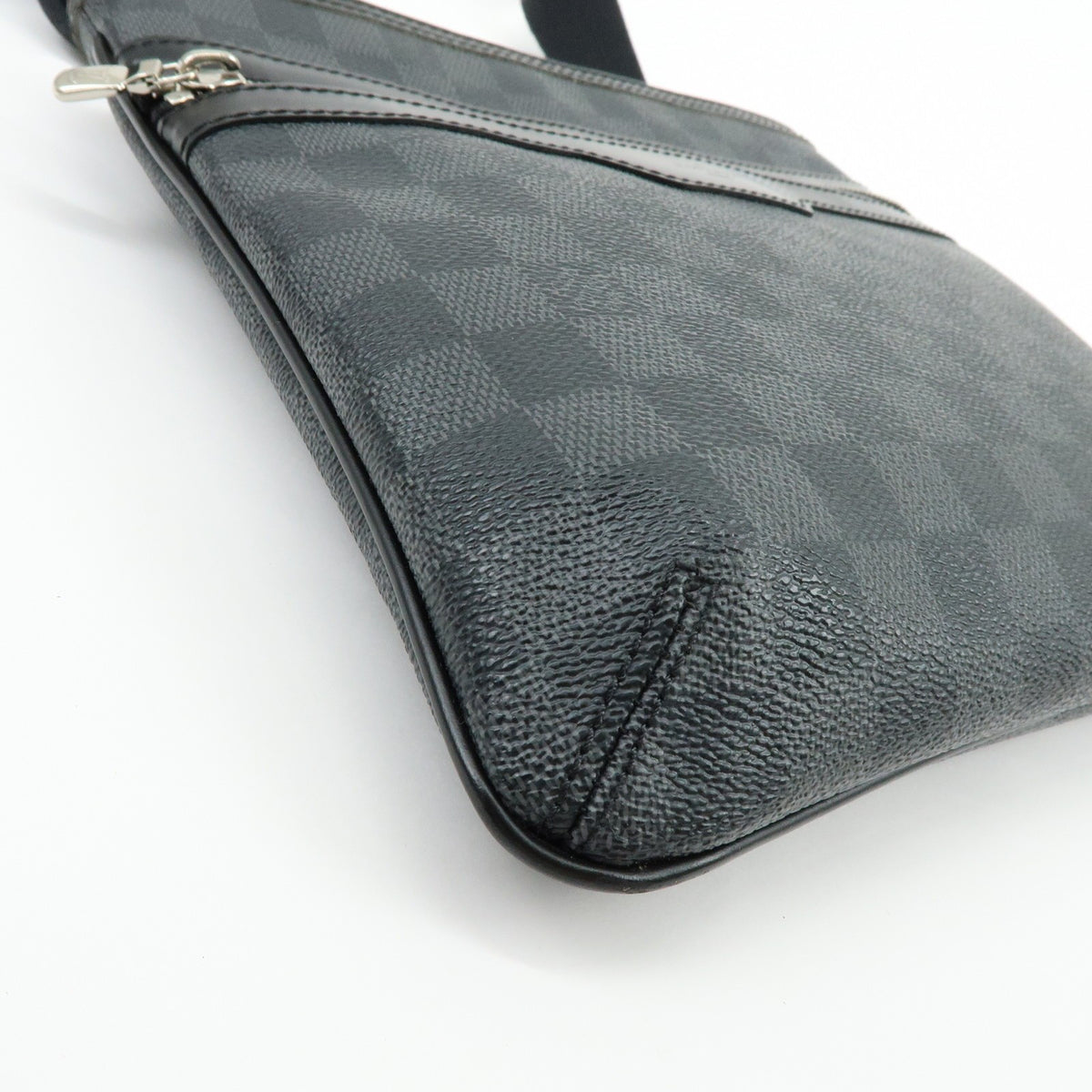 Louis Vuitton Thomas Damier Graphite Black Canvas Handbag (Pre-Owned)