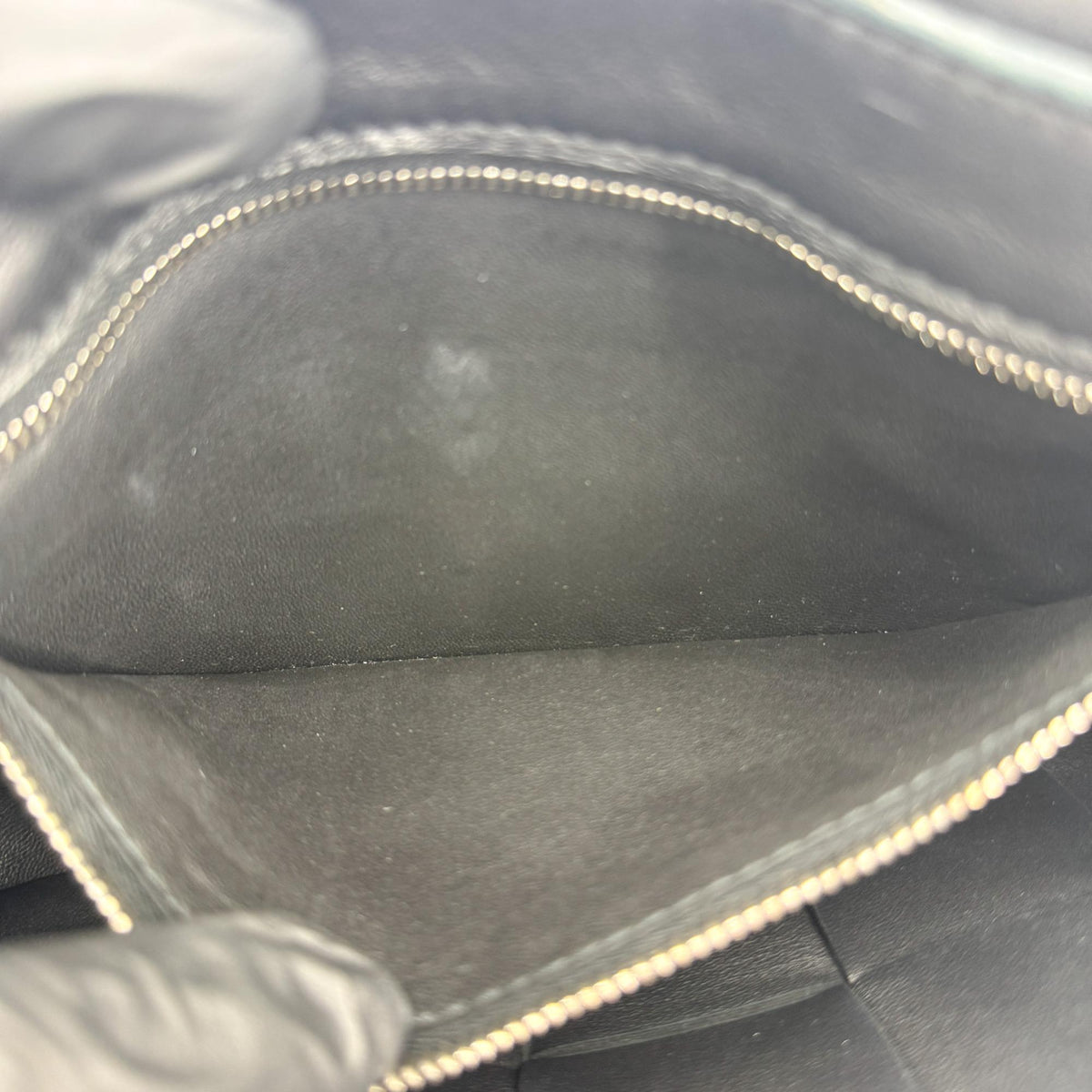 Bottega Veneta Cassette Maxi Intrecciato Leather Black Leather Crossbody Bag Bag (Pre-Owned)