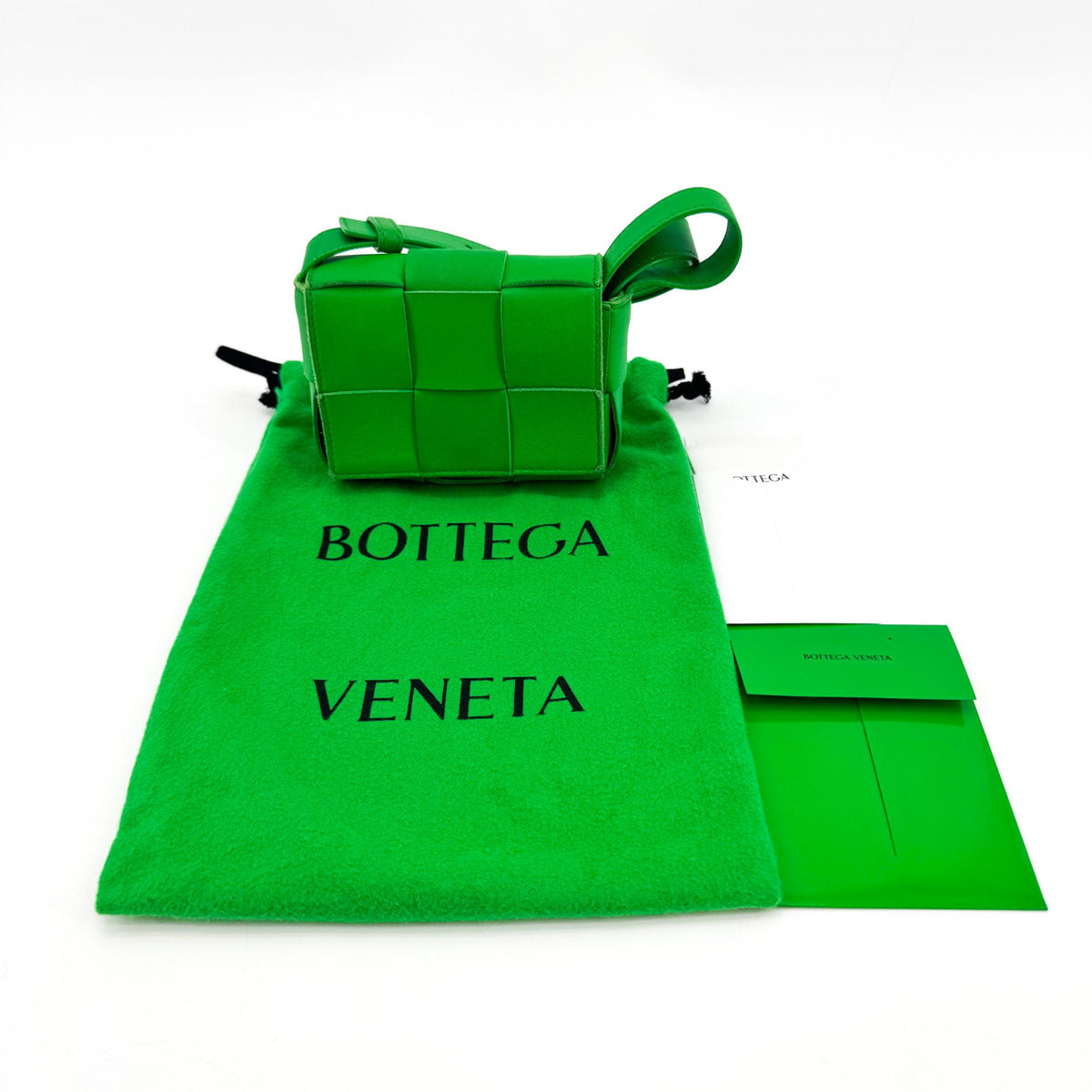 Bottega Veneta Cassette Maxi Intrecciato Leather Green Leather Crossbody Bag Bag (Pre-Owned)