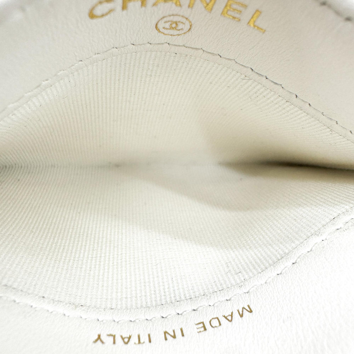 Chanel Classic Card Holder Quilted Caviar White Leather Card Holders Accessory (Pre-Owned)