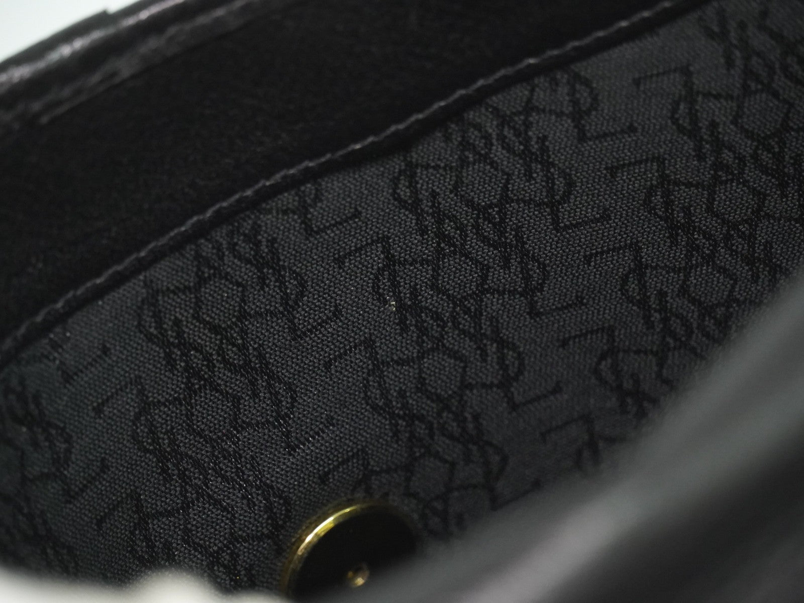 Saint Laurent Vintage Leather Black Leather Shoulder Bag Bag (Pre-Owned)