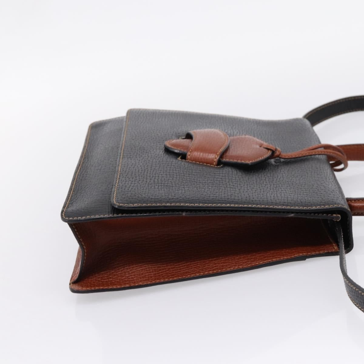 Loewe Barcelona Leather Black Leather Shoulder Bag Bag (Pre-Owned)