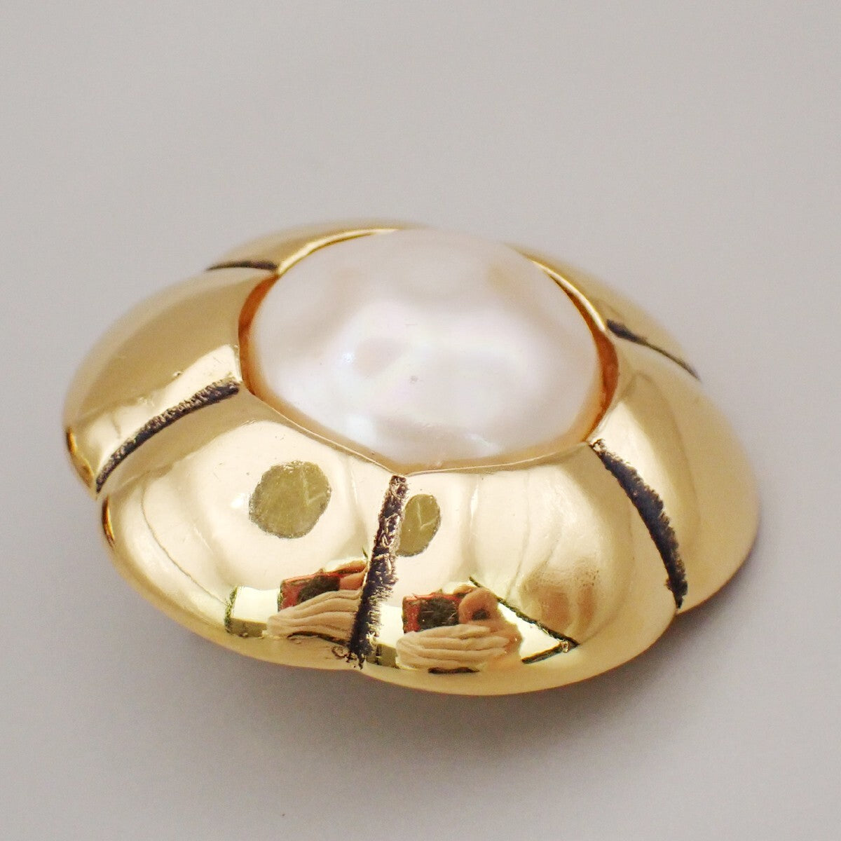 Chanel Vintage Cc Flower Clip-On Textured Metal Gold Gold_Plated Earrings Jewelry (Pre-Owned)