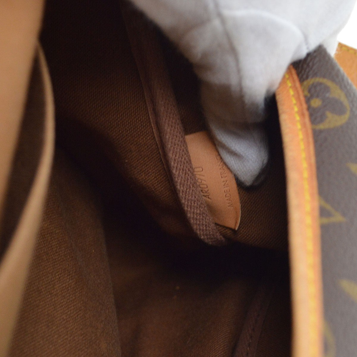 Louis Vuitton Saumur Monogram Brown Canvas Shoulder Bag Bag (Pre-Owned)