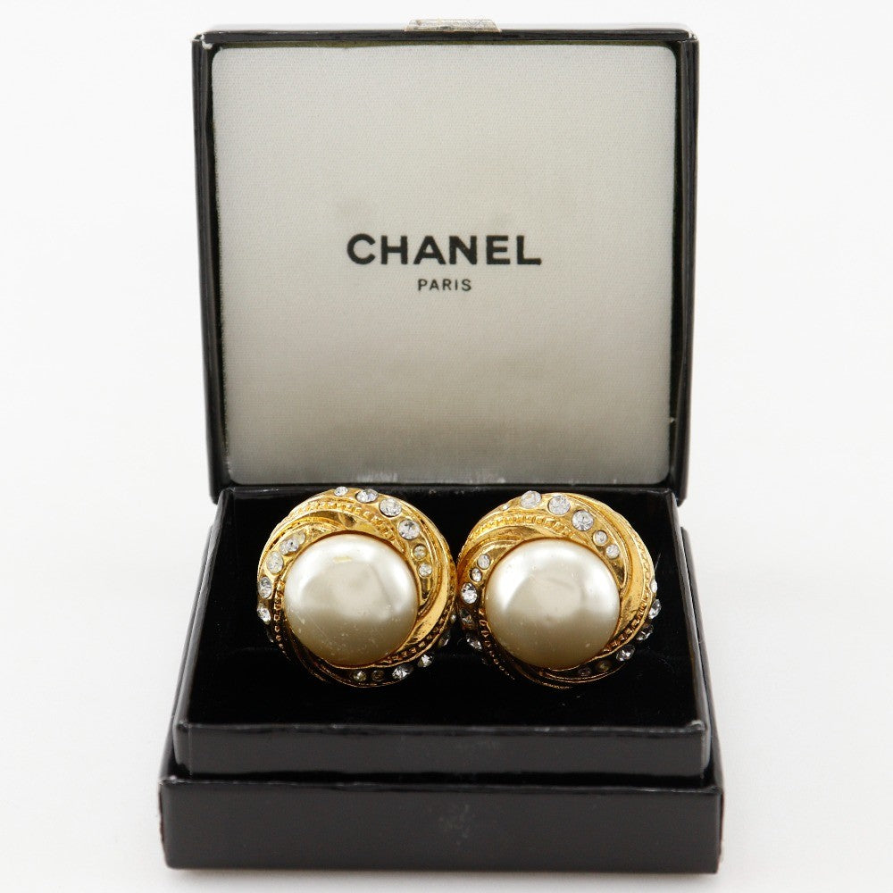 Chanel Vintage Round Clip-On Metal With Faux Pearl Gold Gold_Plated Earrings Jewelry (Pre-Owned)
