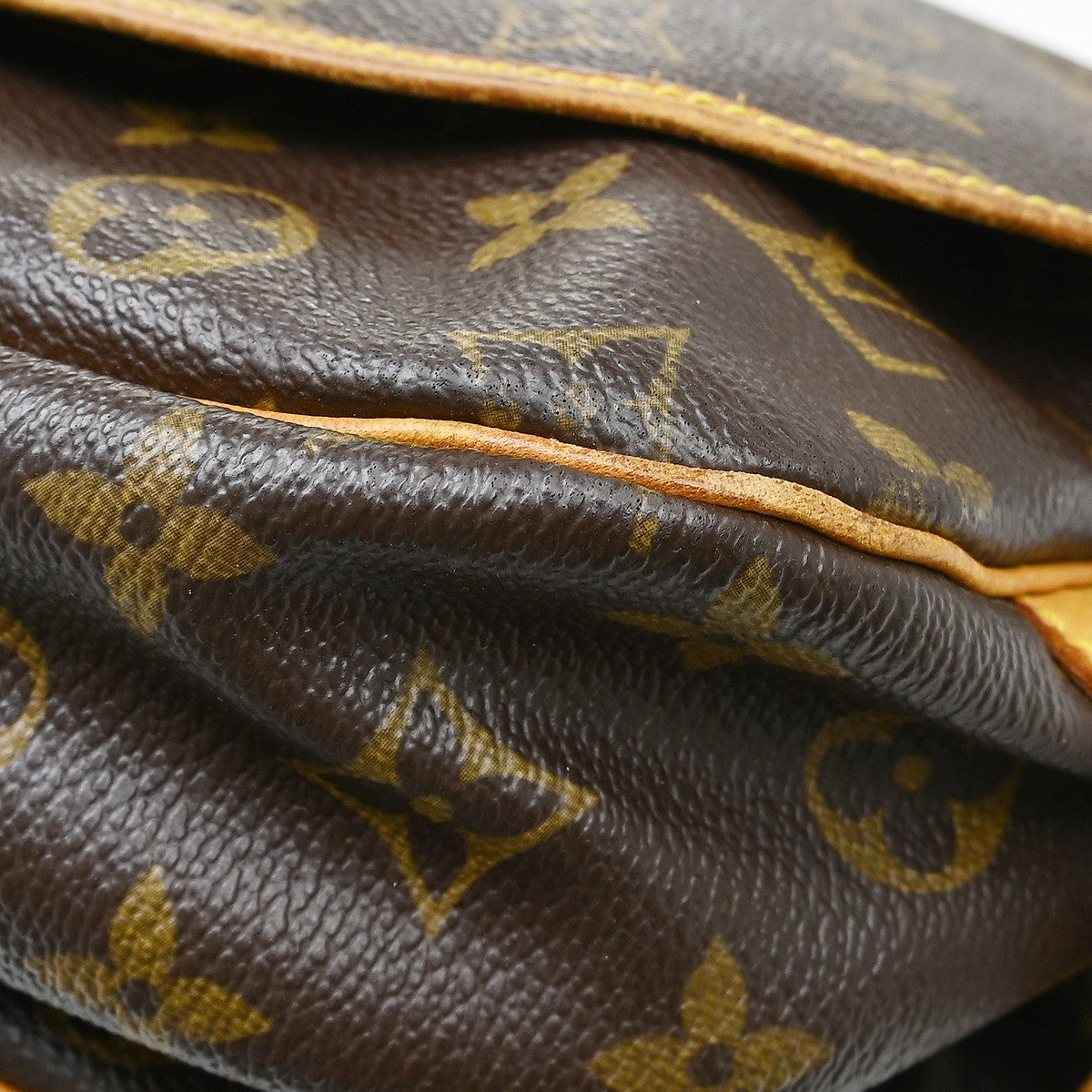 Louis Vuitton Saumur Monogram Brown Canvas Shoulder Bag Bag (Pre-Owned)