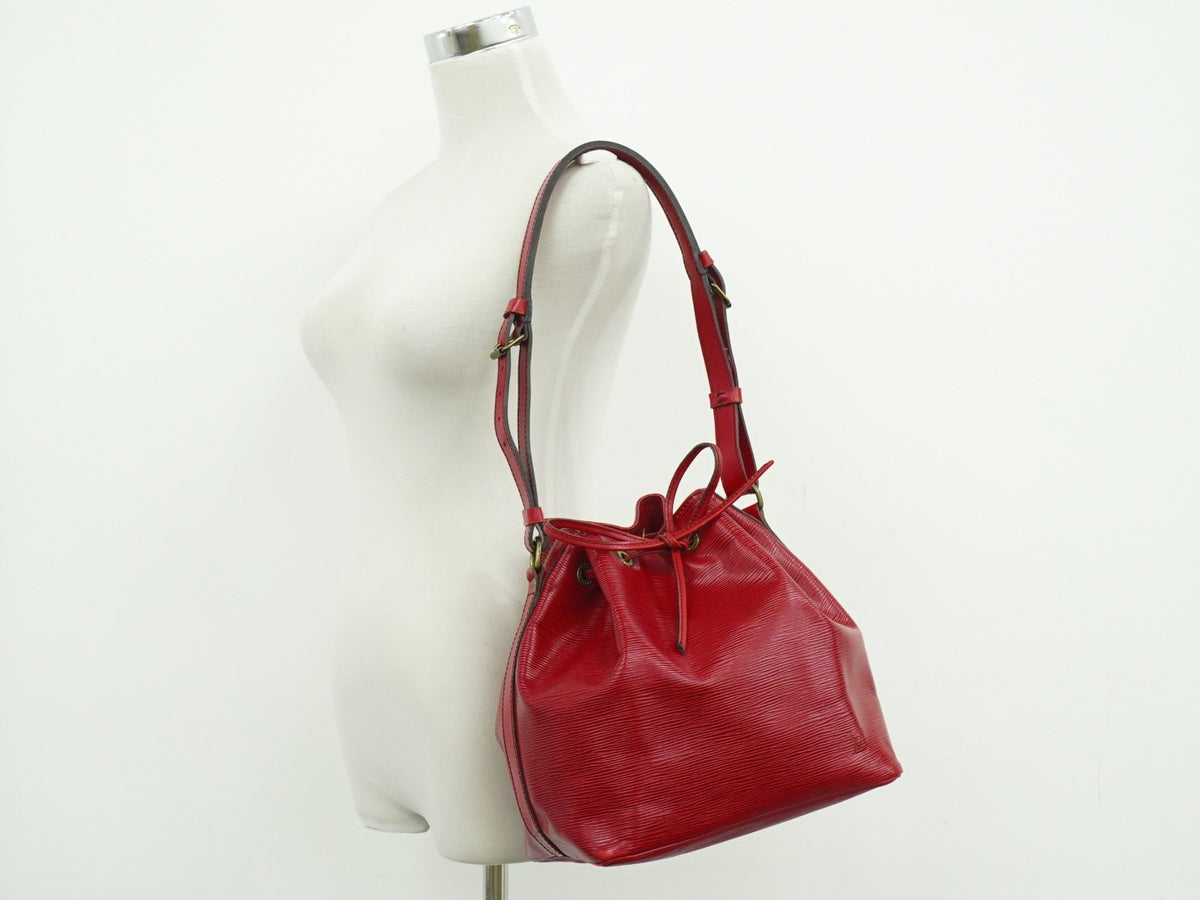 Louis Vuitton Petit Noe Epi Leather Red Leather Handbag (Pre-Owned)