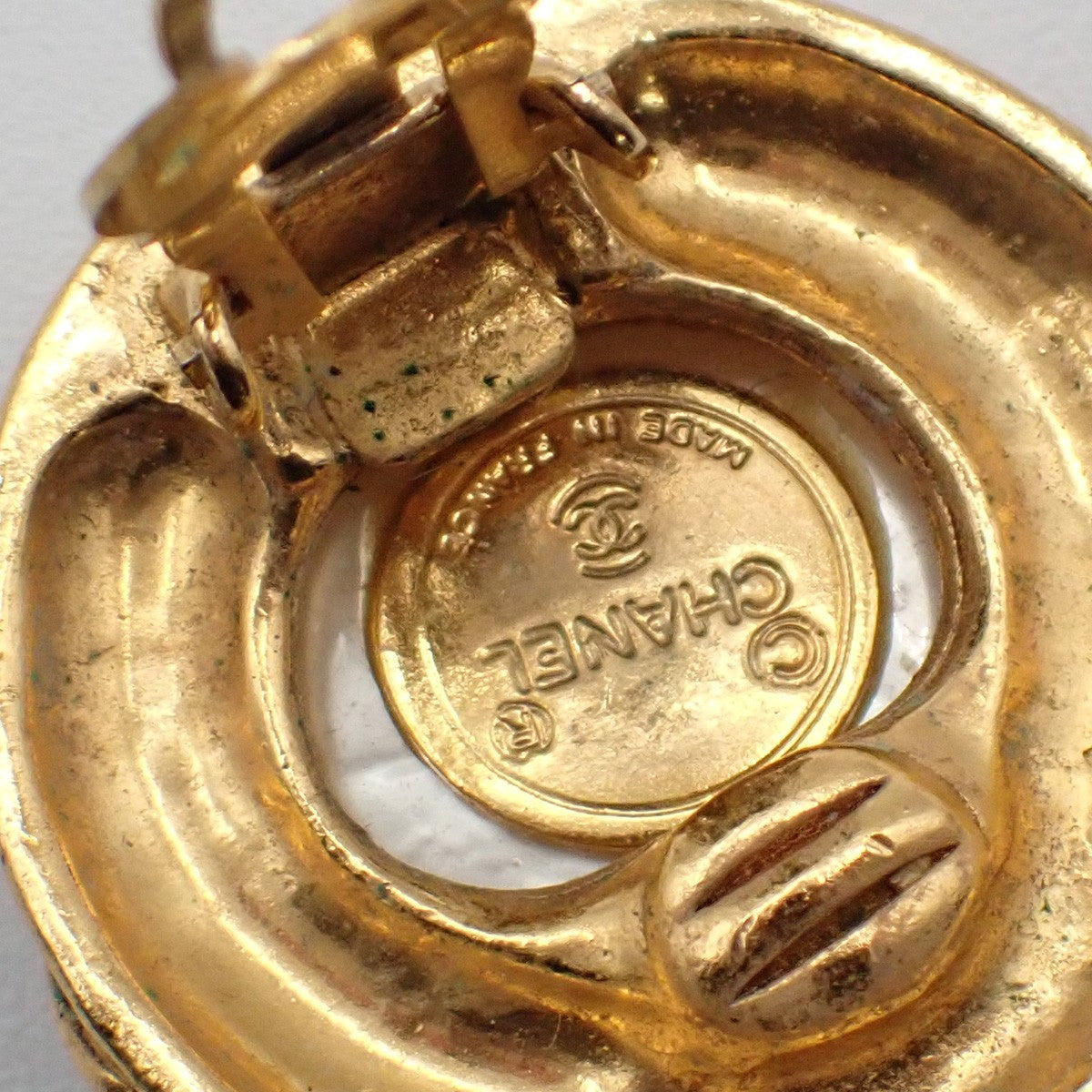 Chanel Vintage Round Clip-On Metal With Faux Pearl Gold Gold_Plated Earrings Jewelry (Pre-Owned)