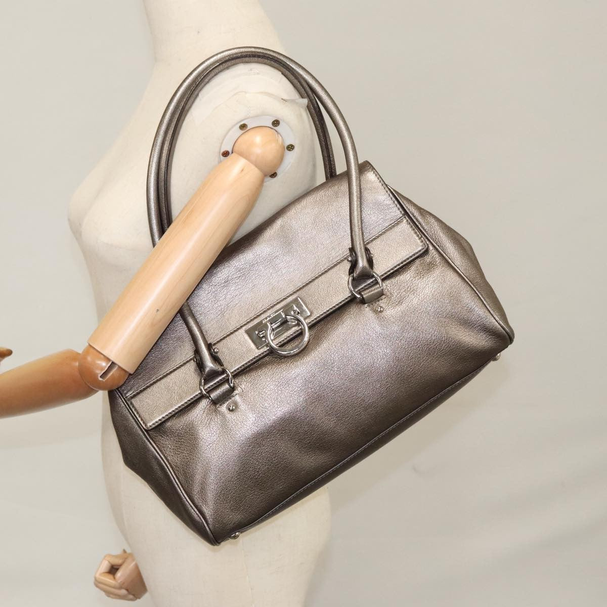 Salvatore Ferragamo Sofia Satchel Leather Silver Leather Handbag (Pre-Owned)