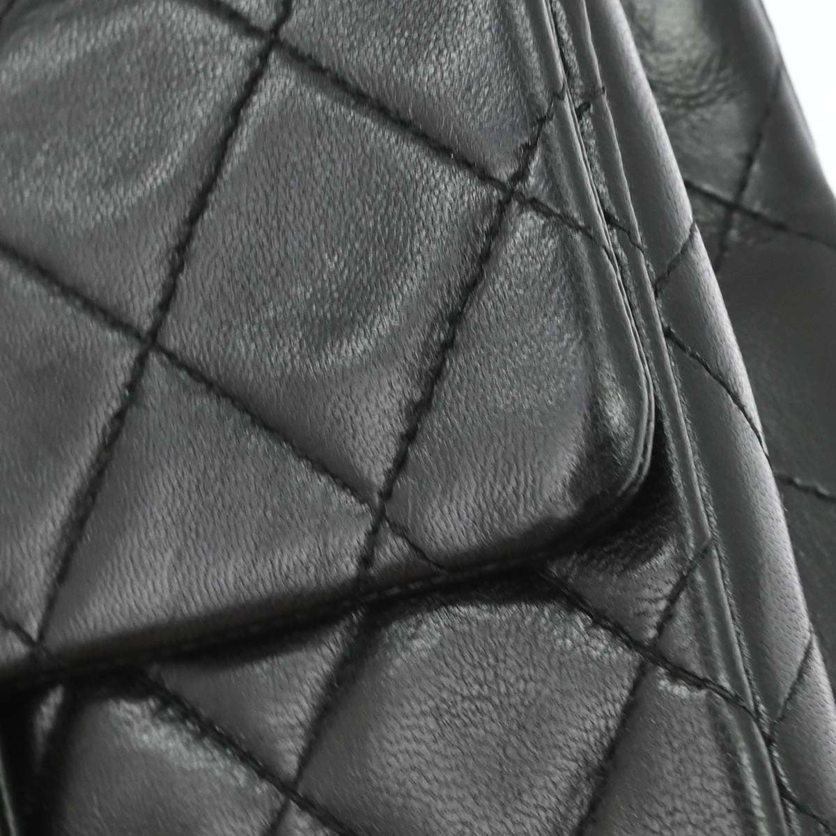 Chanel Vintage Square Classic Single Flap Quilted Lambskin Black Leather Handbag (Pre-Owned)