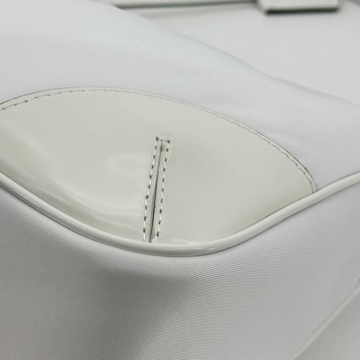 Prada Re-Edition 2004 Nylon And Leather White Nylon Shoulder Bag Bag (Pre-Owned)
