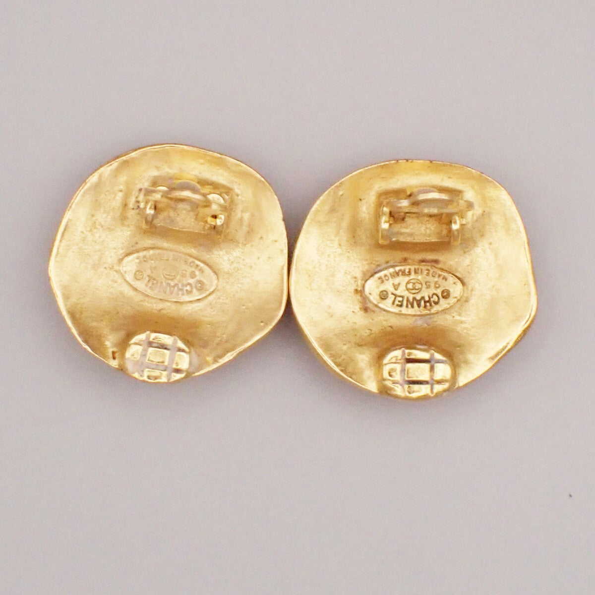 Chanel Vintage Cc Round Clip-On Metal Gold Gold_Plated Earrings Jewelry (Pre-Owned)
