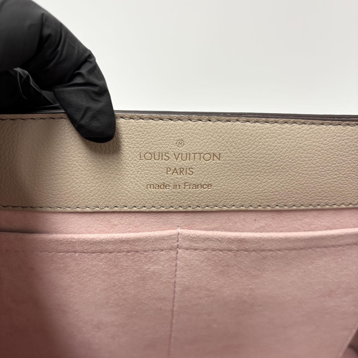 Louis Vuitton Lockme Ever Leather Beige Leather Handbag (Pre-Owned)