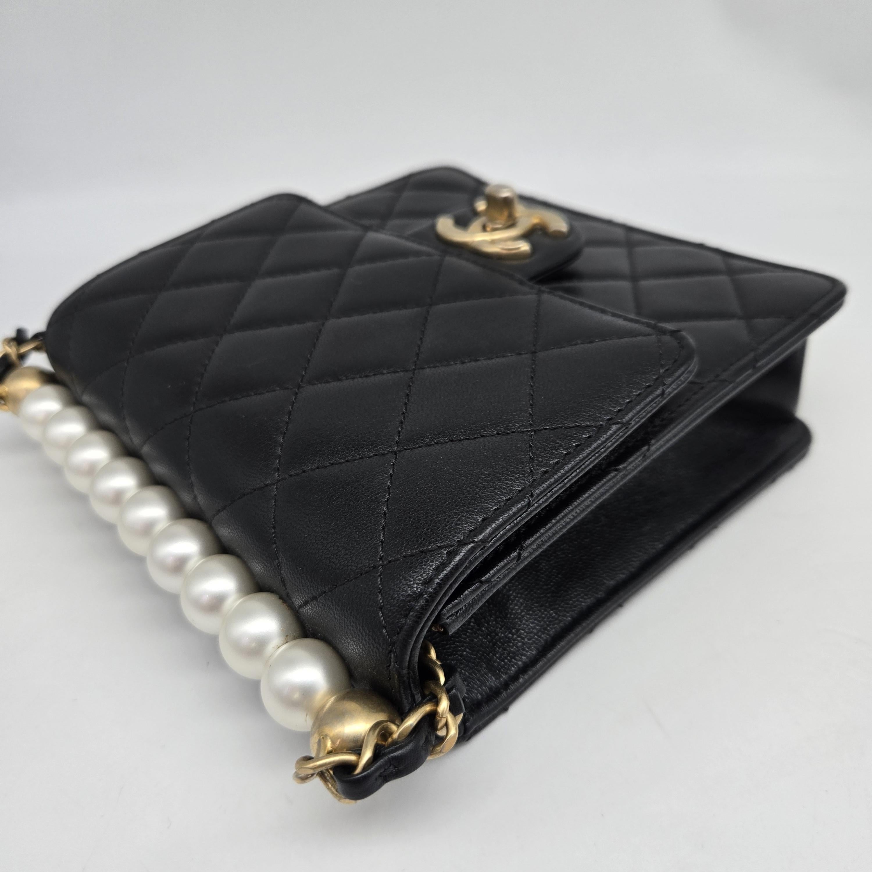 Chanel Chic Pearls Flap Clutch With Chain Quilted Lambskin Black Leather Crossbody Bag Bag (Pre-Owned)