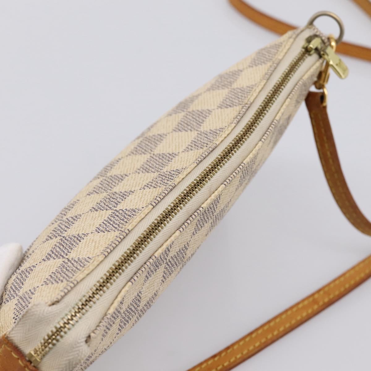 Louis Vuitton Pochette Accessoires Damier White Canvas Clutche & Pouche Bag (Pre-Owned)