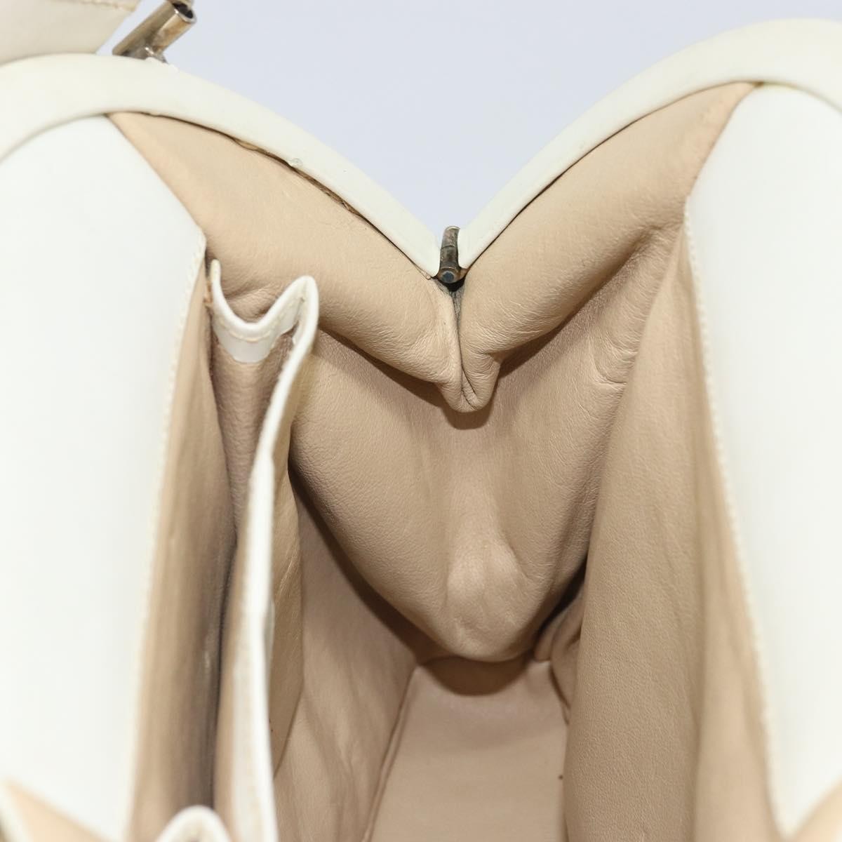 Gucci Vintage Leather White Leather Handbag (Pre-Owned)
