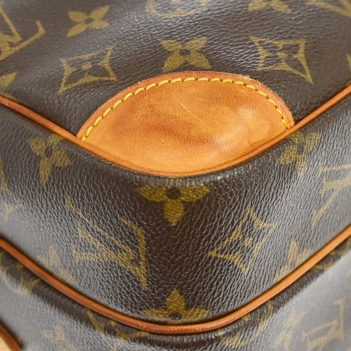 Louis Vuitton Nil Messenger Monogram Canvas Brown Canvas Handbag (Pre-Owned)