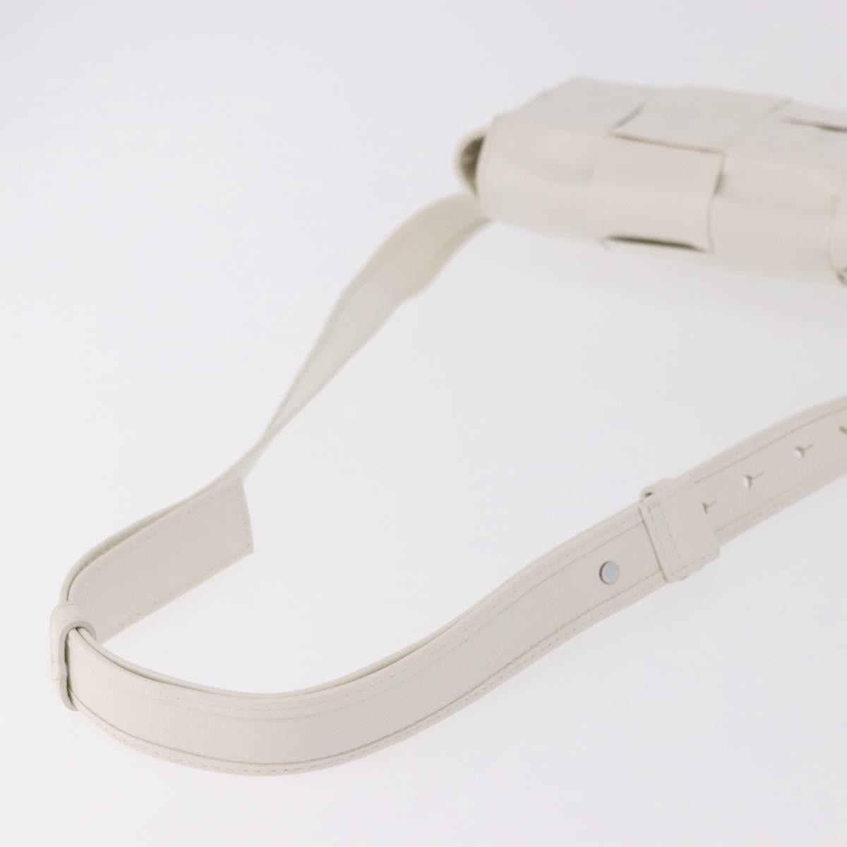 Bottega Veneta Cassette Belt Maxi Intrecciato Leather White Leather Clutche & Pouche Bag (Pre-Owned)