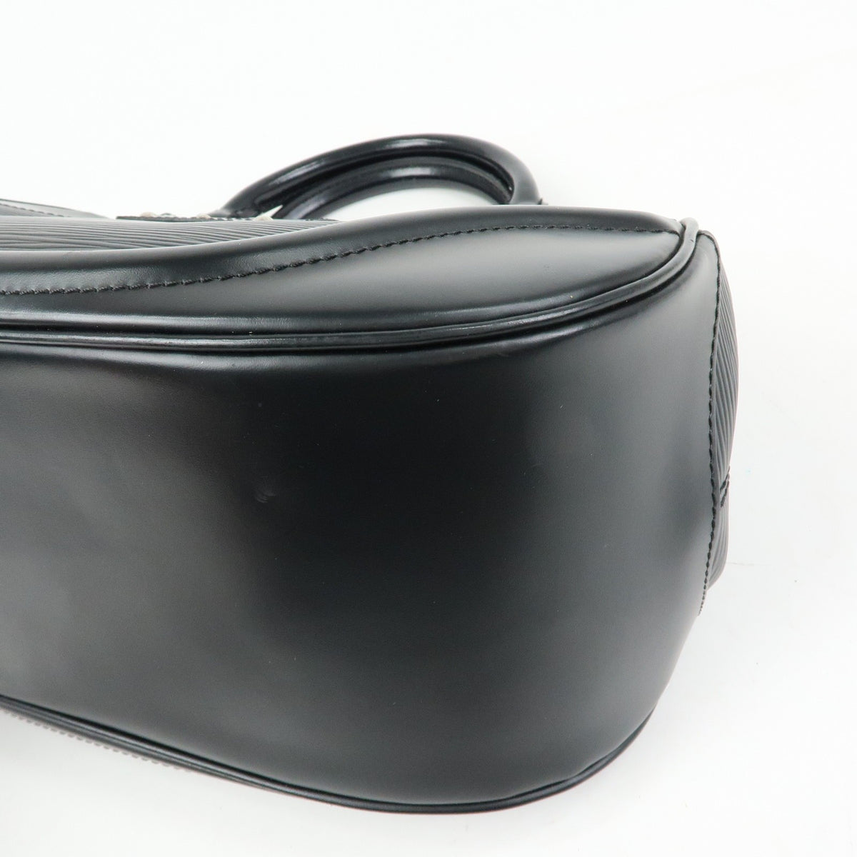 Louis Vuitton Montaigne Sac Epi Leather Black Leather Handbag (Pre-Owned)