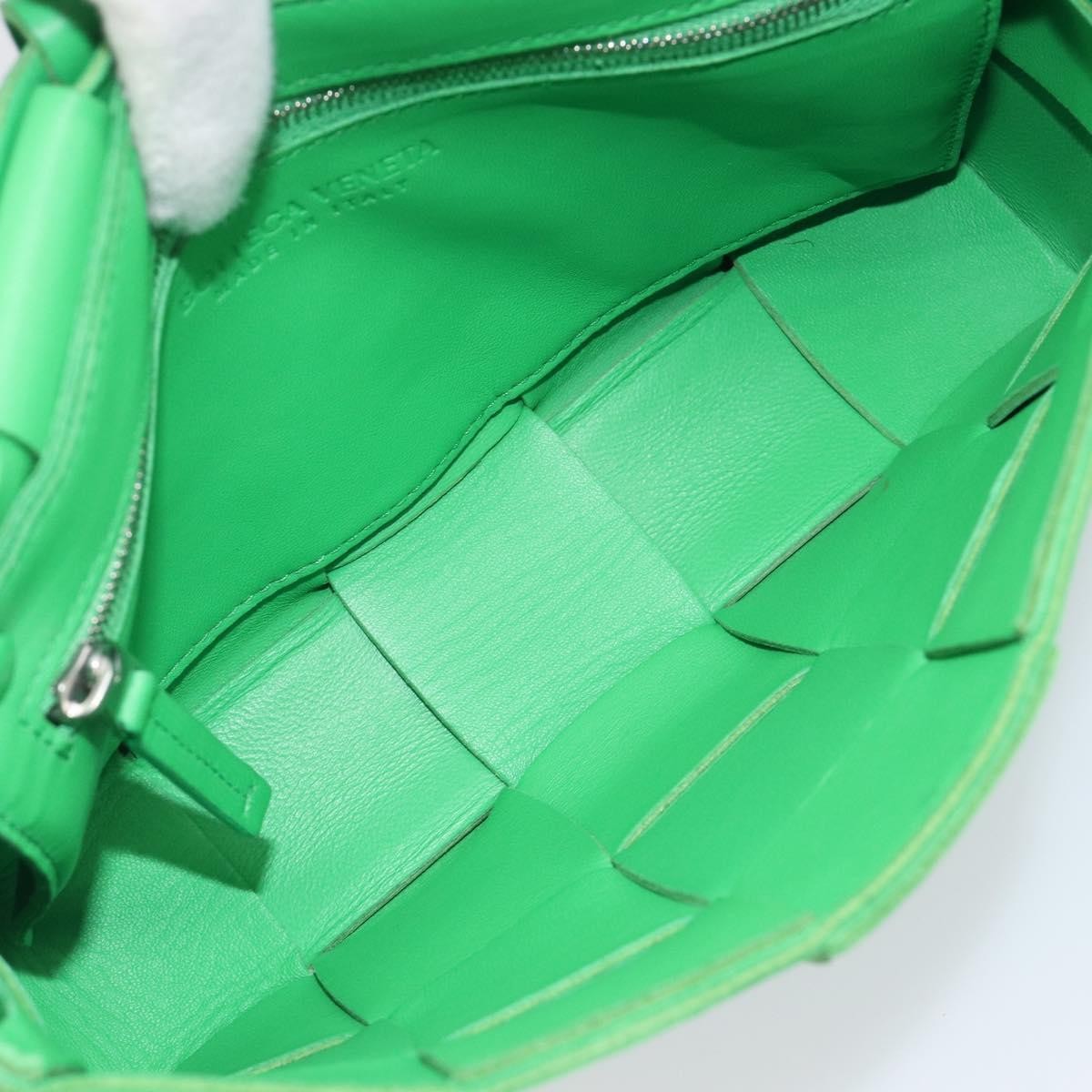 Bottega Veneta Cassette Maxi Intrecciato Leather Green Leather Crossbody Bag Bag (Pre-Owned)