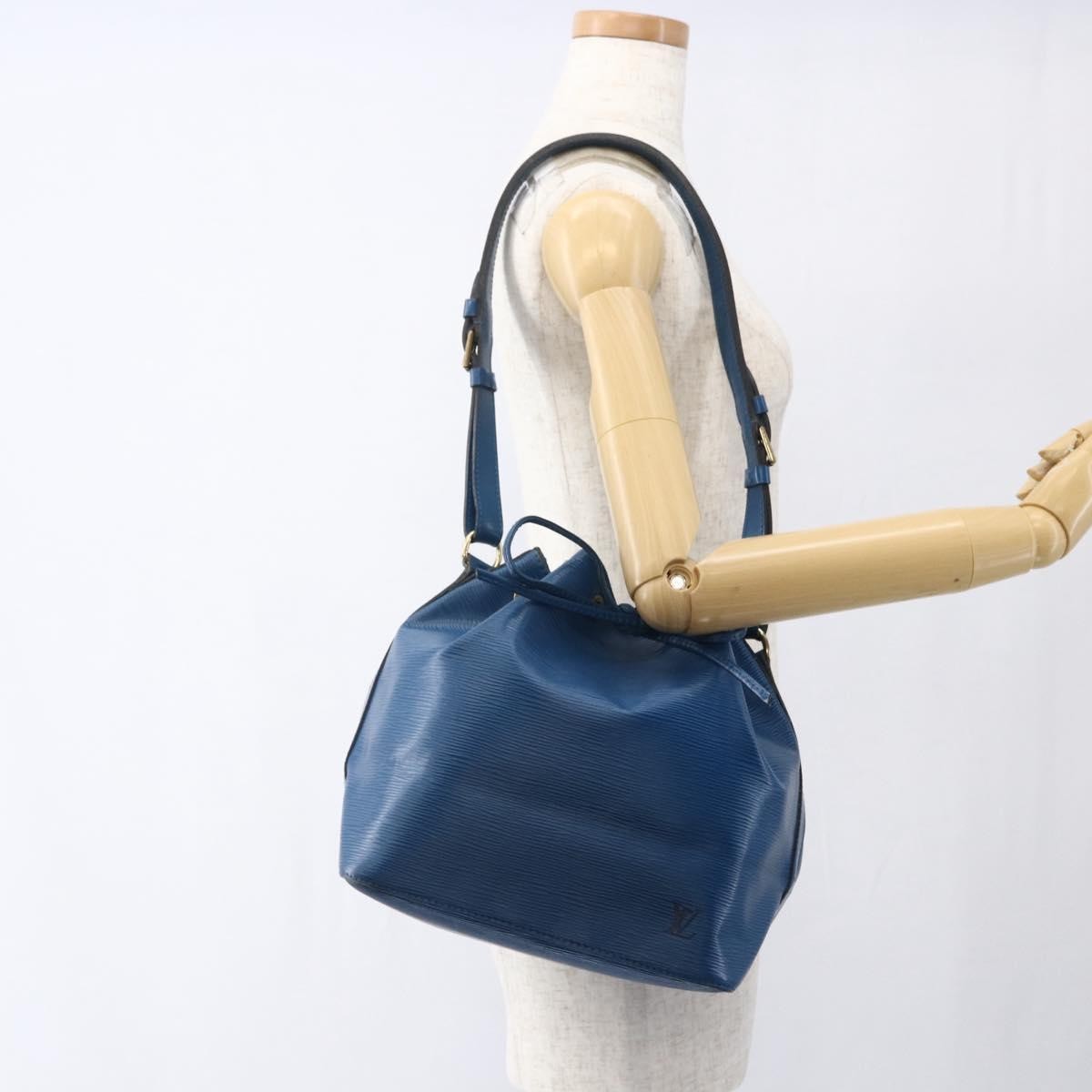 Louis Vuitton Noe Epi Leather Blue Leather Shoulder Bag Bag (Pre-Owned)