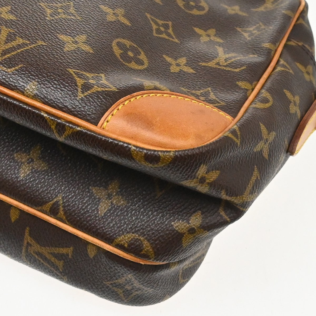 Louis Vuitton Nil Messenger Monogram Canvas Brown Canvas Shoulder Bag Bag (Pre-Owned)