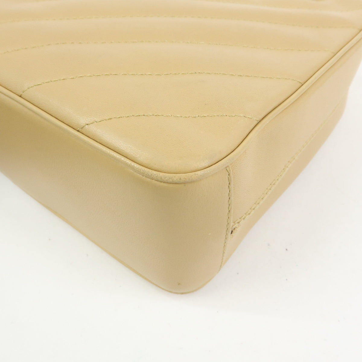 Chanel Vintage Pocket Camera Chevron Lambskin Beige Leather Handbag (Pre-Owned)