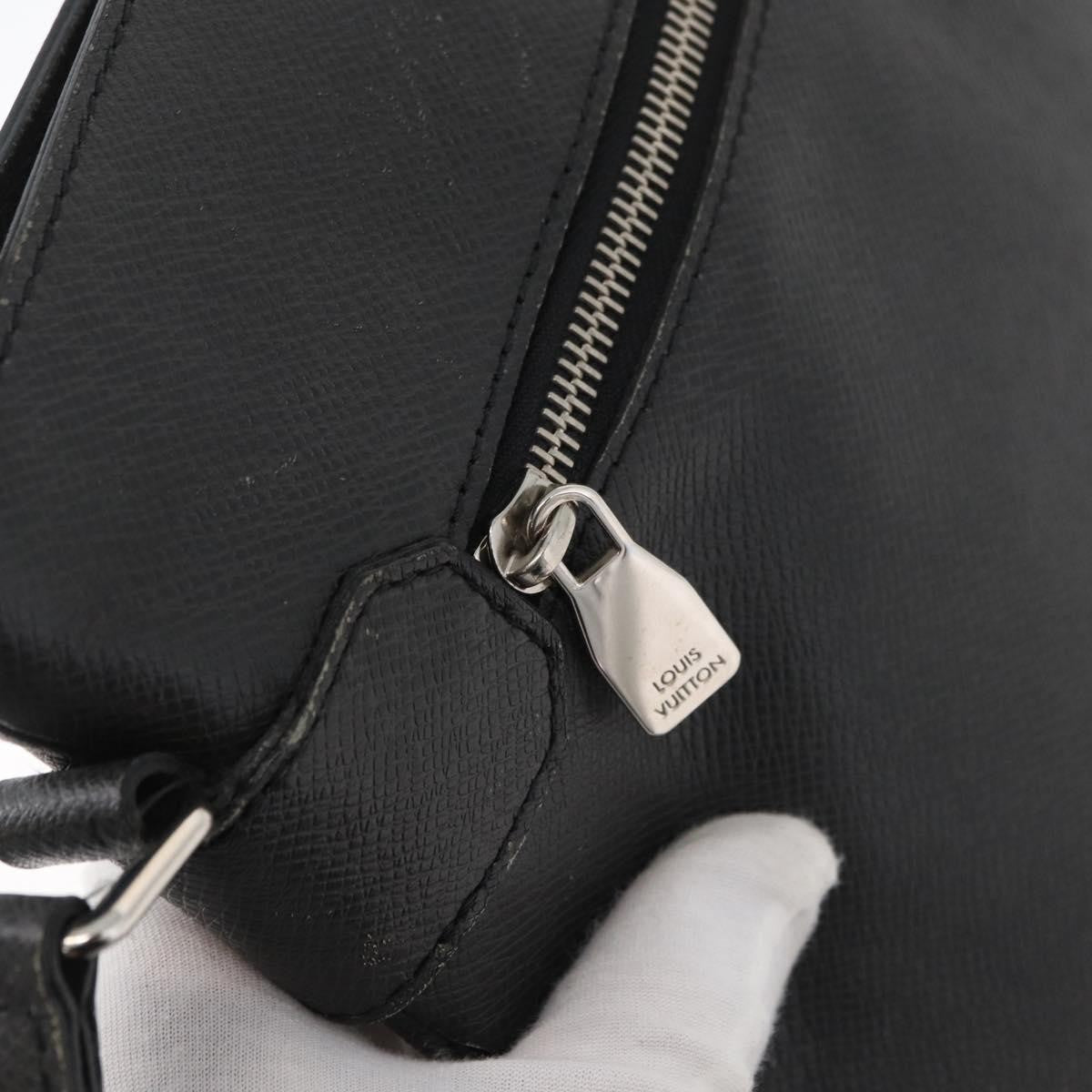 Louis Vuitton Sasha Taiga Leather Black Leather Handbag (Pre-Owned)