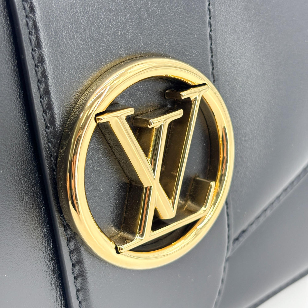 Louis Vuitton Lv Pont 9 Leather Black Leather Handbag (Pre-Owned)