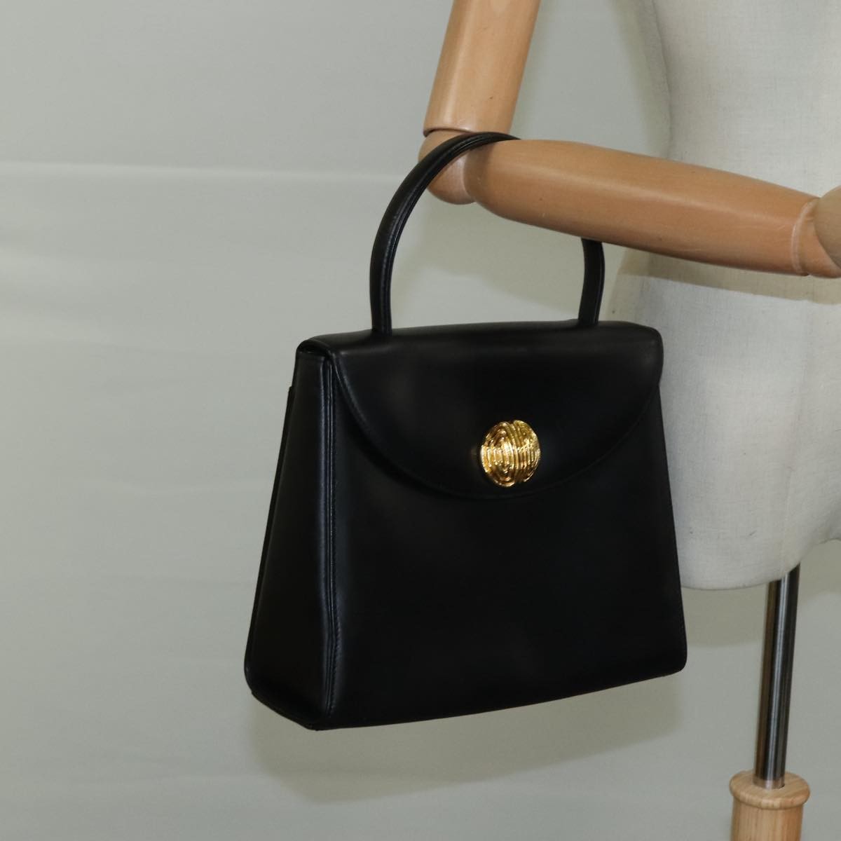 Givenchy Vintage Leather Black Leather Handbag (Pre-Owned)