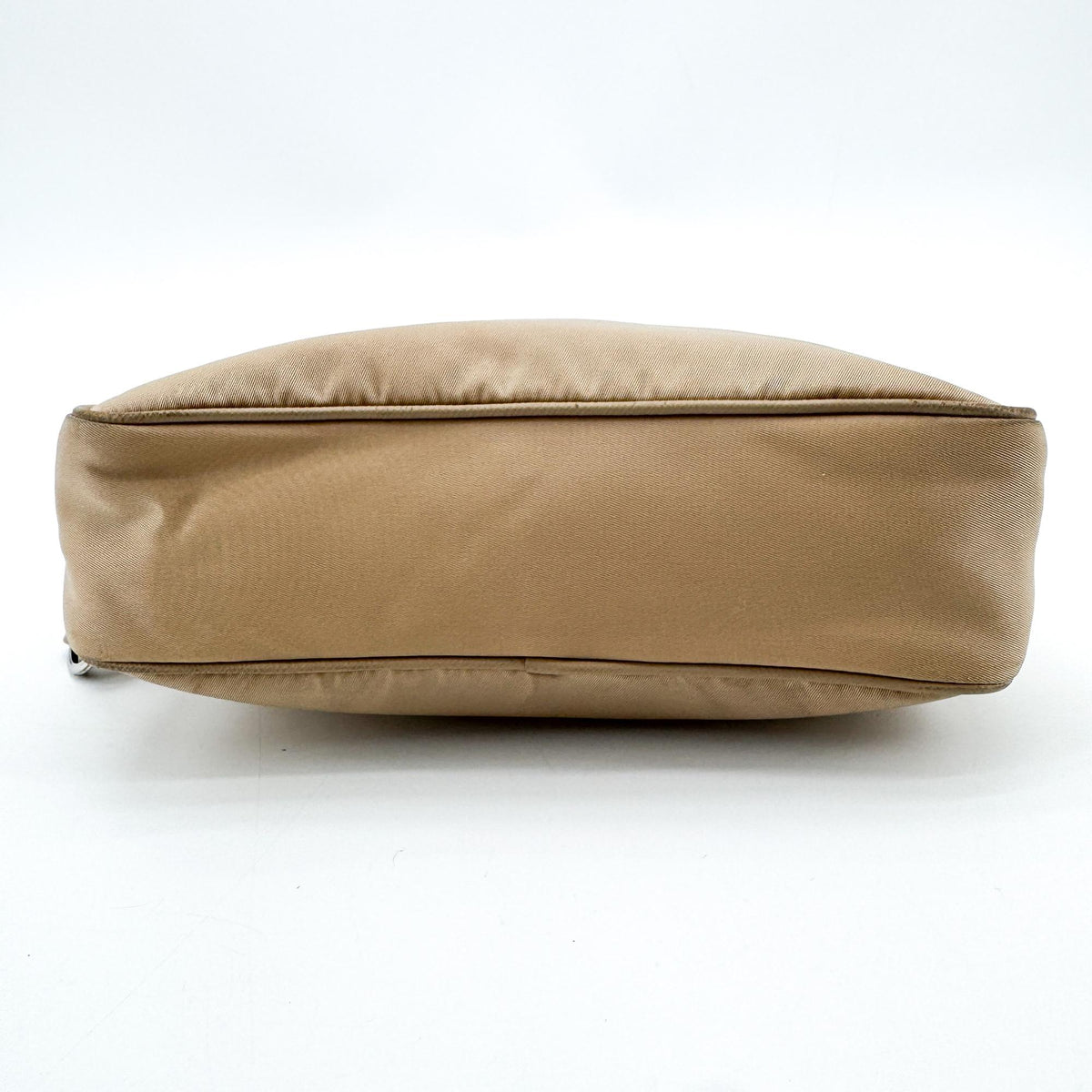 Prada Re-Edition 2005 Tessuto Beige Nylon Shoulder Bag Bag (Pre-Owned)