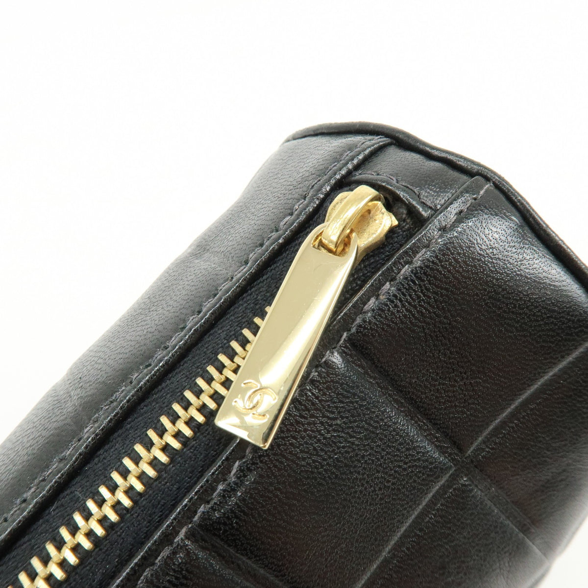 Chanel Chocolate Bar Cosmetic Quilted Lambskin Black Leather Toiletry Case Accessory (Pre-Owned)