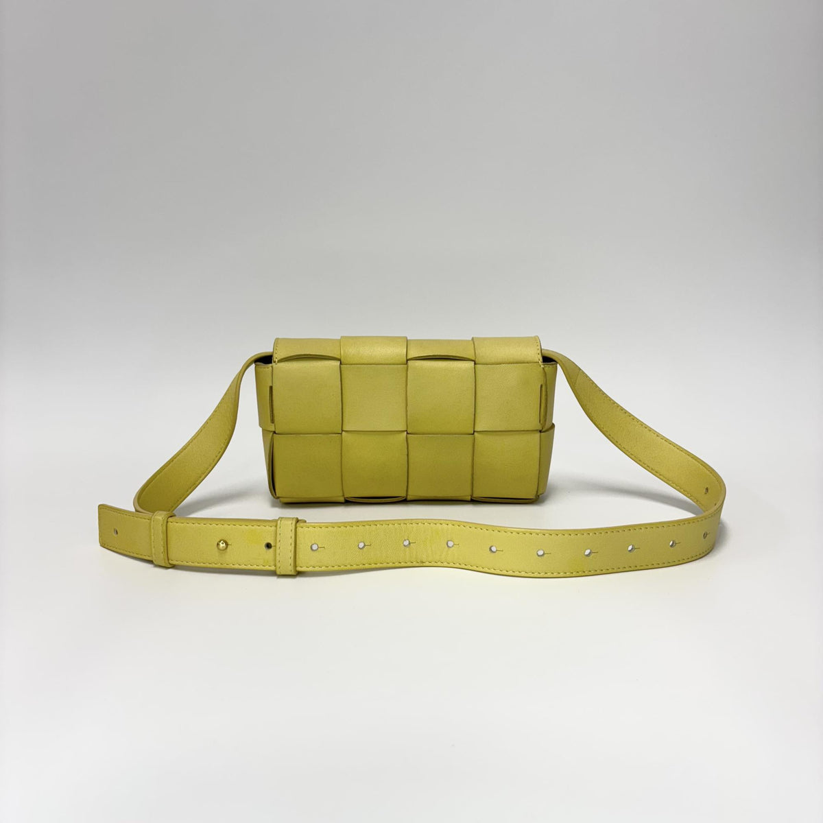 Bottega Veneta Fun Cassette Maxi Intrecciato Leather Yellow Leather Crossbody Bag Bag (Pre-Owned)
