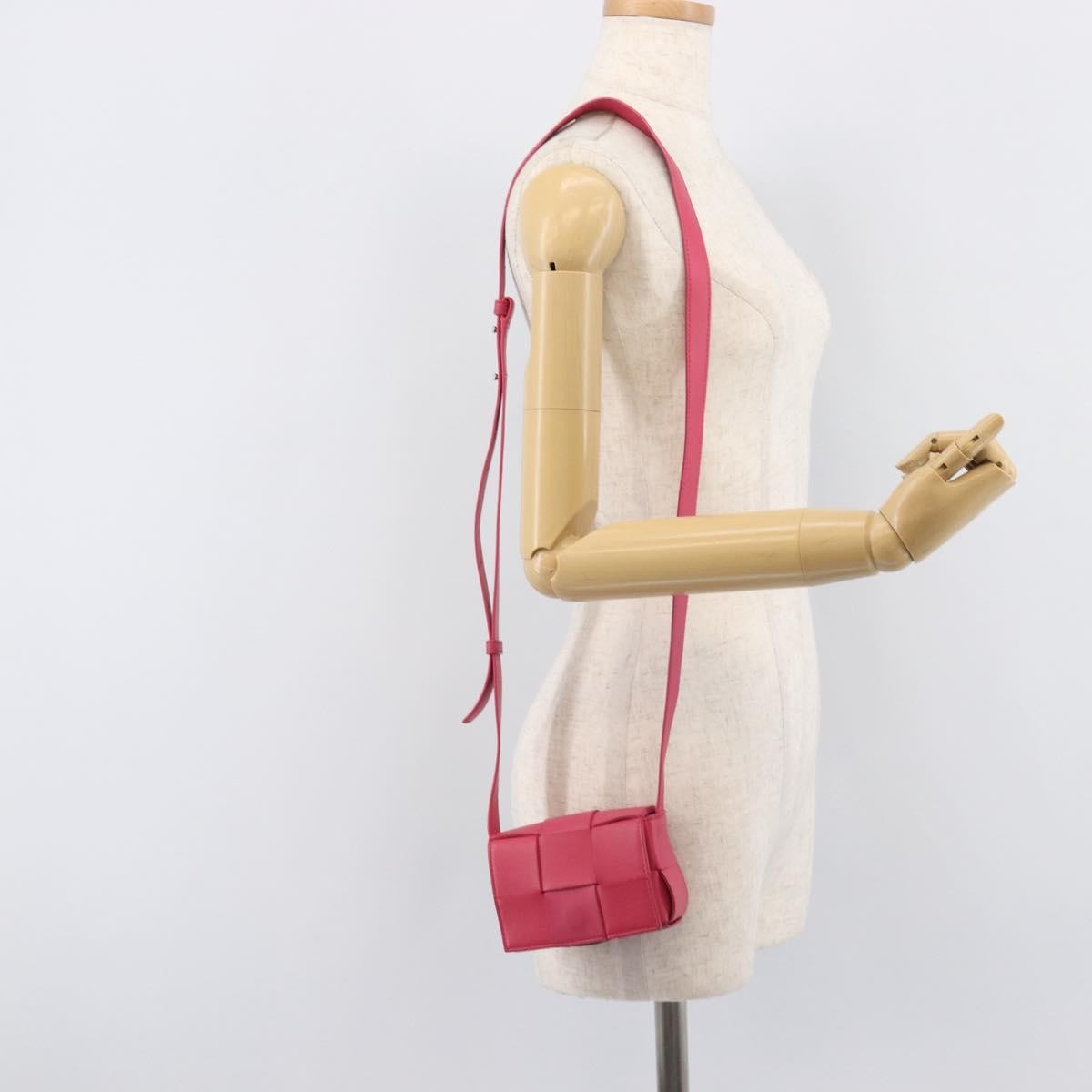 Bottega Veneta Cassette Maxi Intrecciato Leather Pink Leather Crossbody Bag Bag (Pre-Owned)
