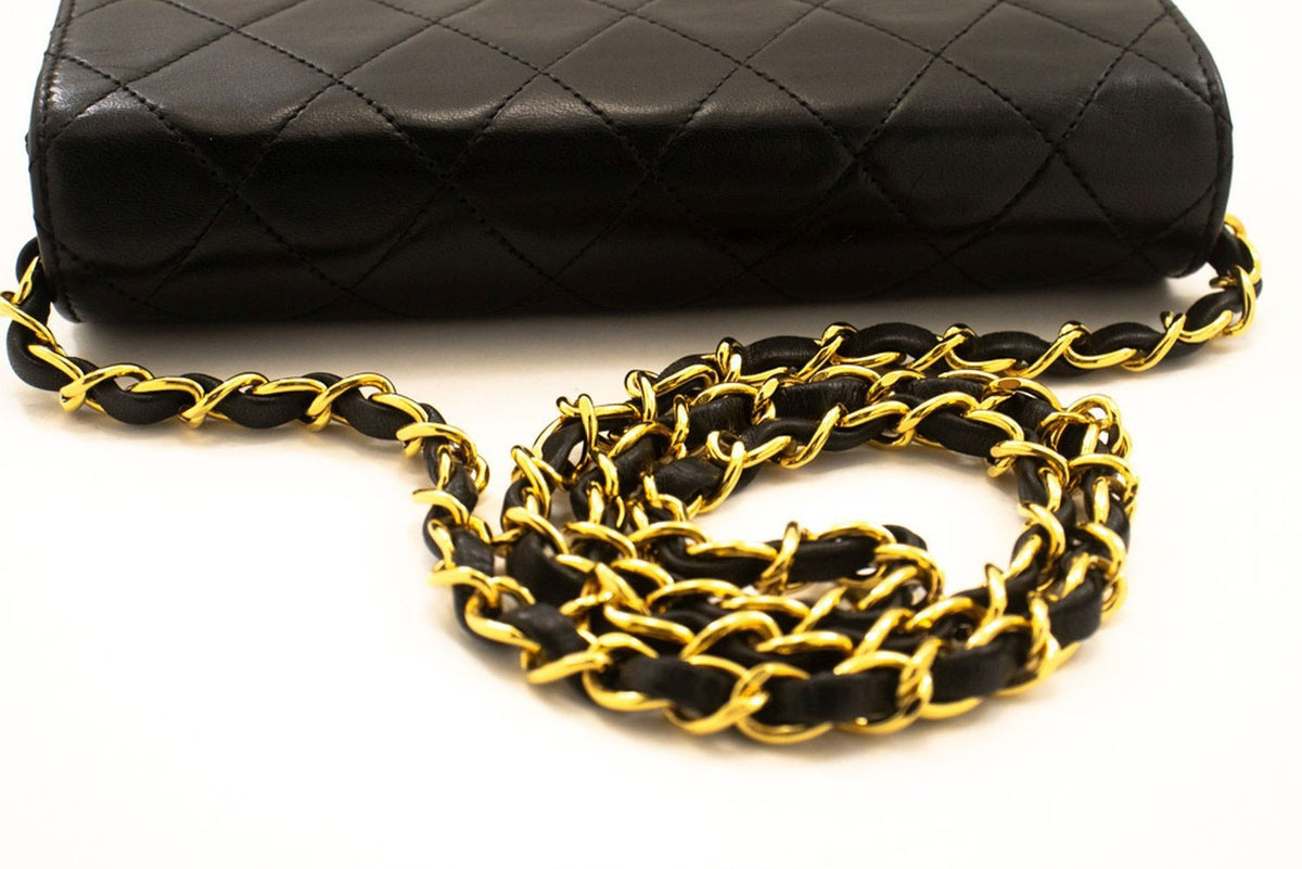 Chanel Vintage Full Flap Quilted Lambskin Black Leather Handbag (Pre-Owned)