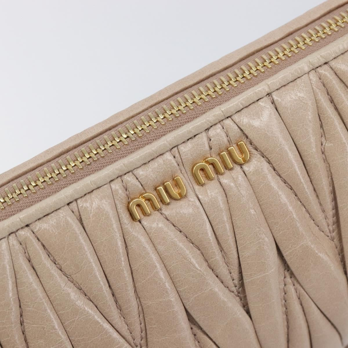 Miu Miu Zip Wristlet Matelasse Leather Beige Leather Clutche & Pouche Bag (Pre-Owned)
