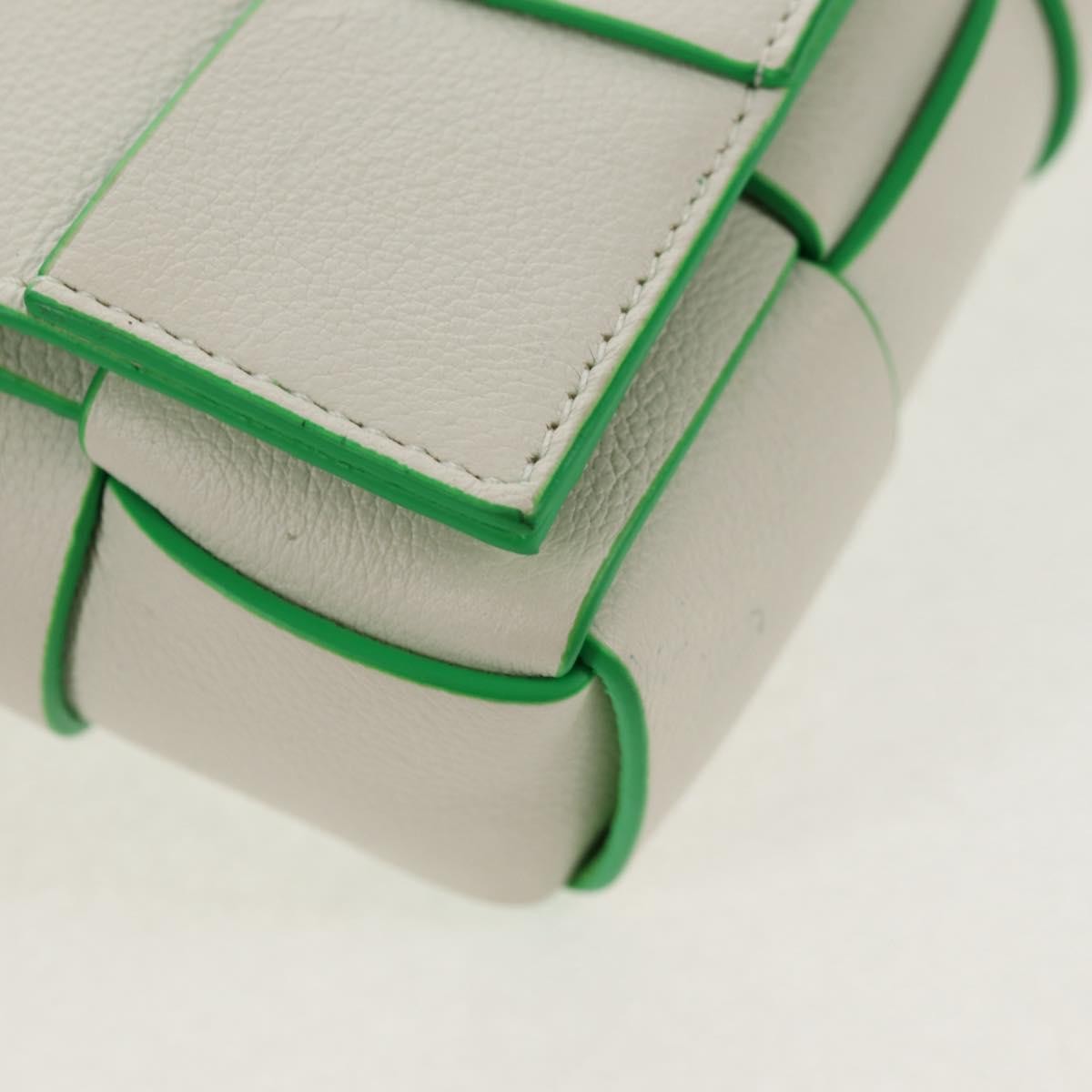Bottega Veneta Cassette Maxi Intrecciato Leather White Leather Shoulder Bag Bag (Pre-Owned)
