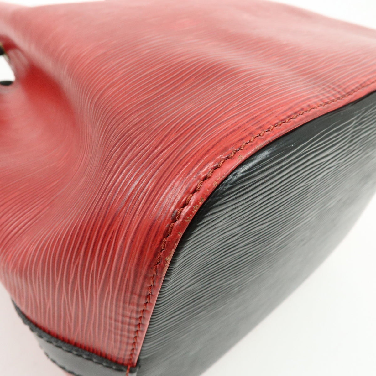 Louis Vuitton Bicolor Petit Noe Epi Leather Red Leather Handbag (Pre-Owned)