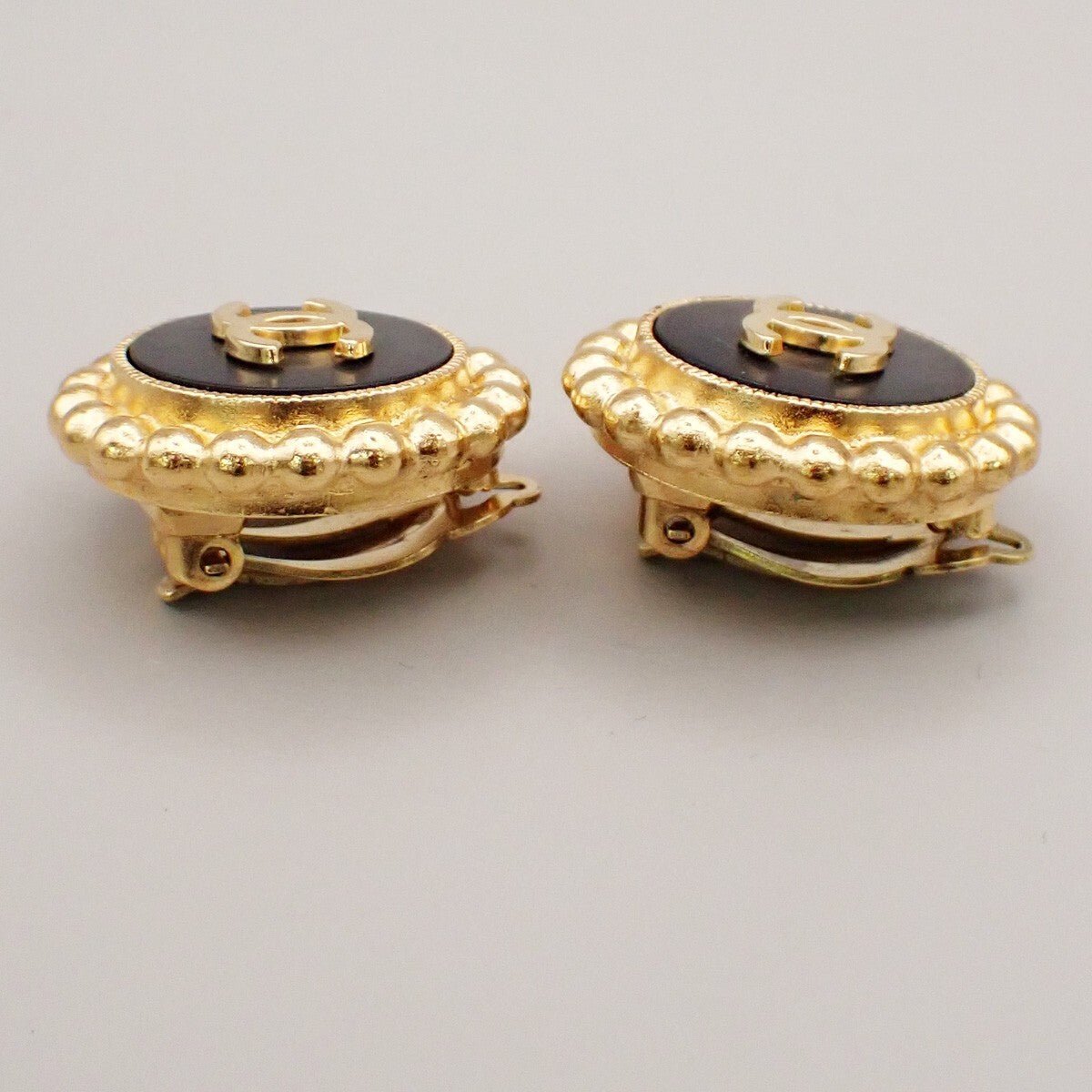 Chanel Cc Round Metal Black Gold_Plated Earrings Jewelry (Pre-Owned)