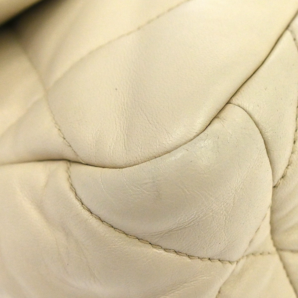 Chanel 19 Flap Quilted Leather Beige Leather Handbag (Pre-Owned)