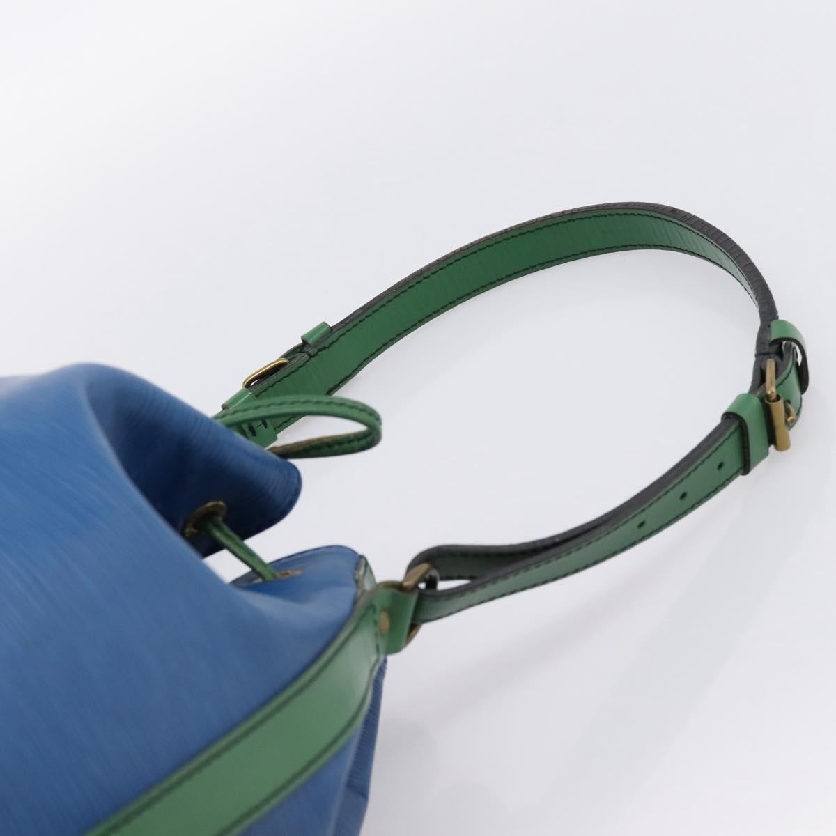 Louis Vuitton Bicolor Noe Epi Leather Blue Leather Handbag (Pre-Owned)