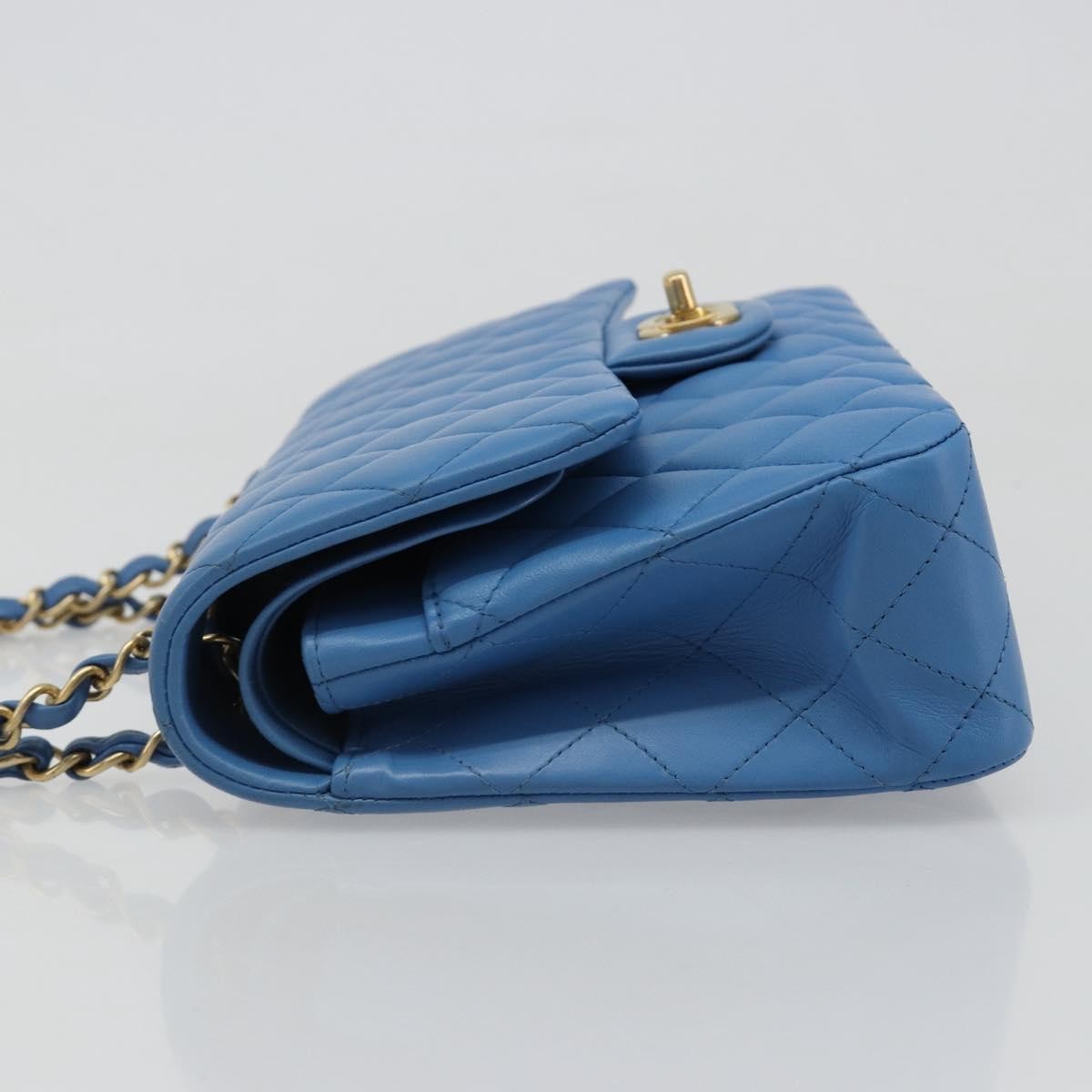 Chanel Matelassé Lambskin Leather Blue Leather Handbag (Pre-Owned)