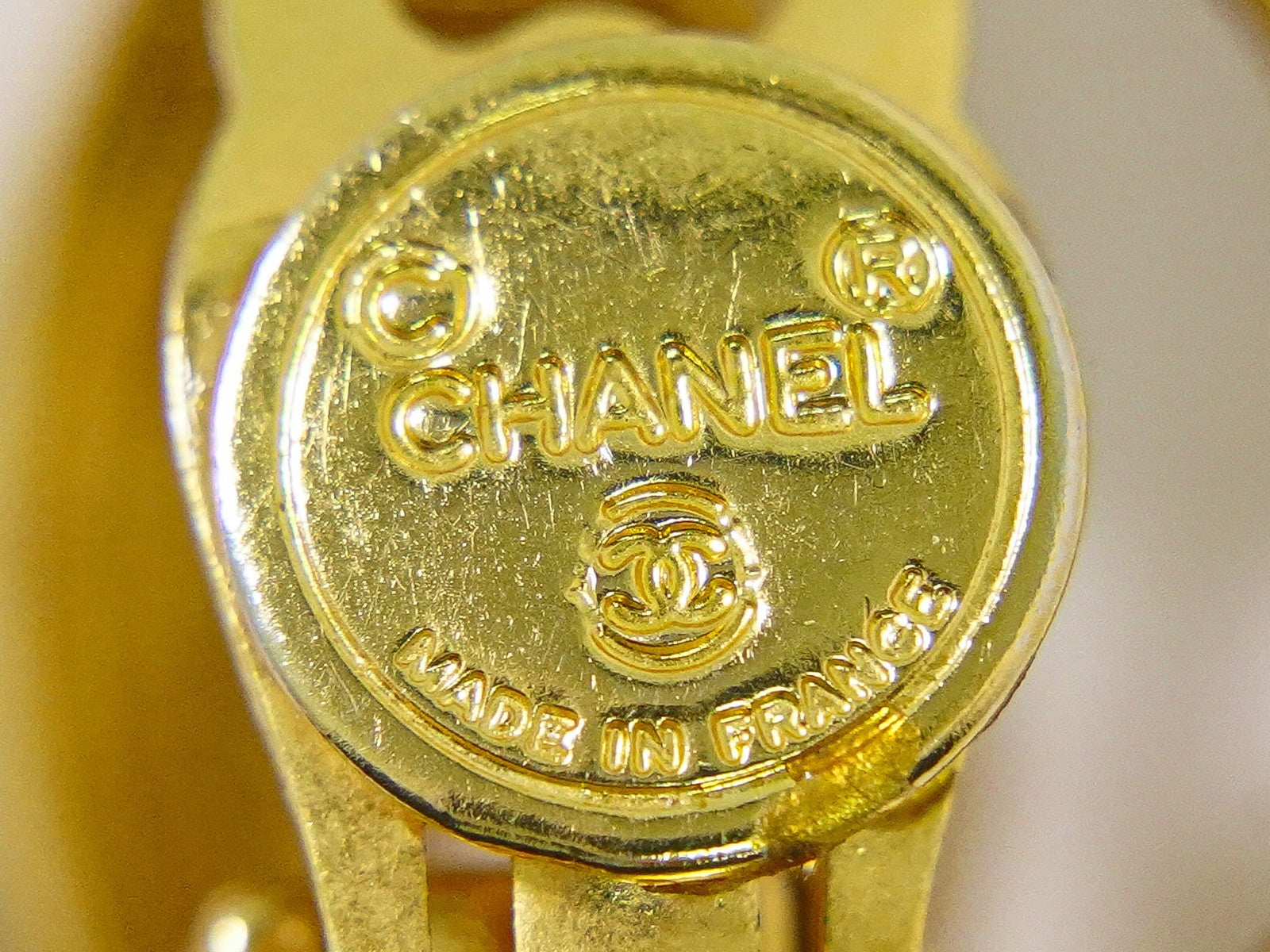 Chanel Vintage Cc Round Cutout Clip-On Metal Gold Gold_Plated Earrings Jewelry (Pre-Owned)