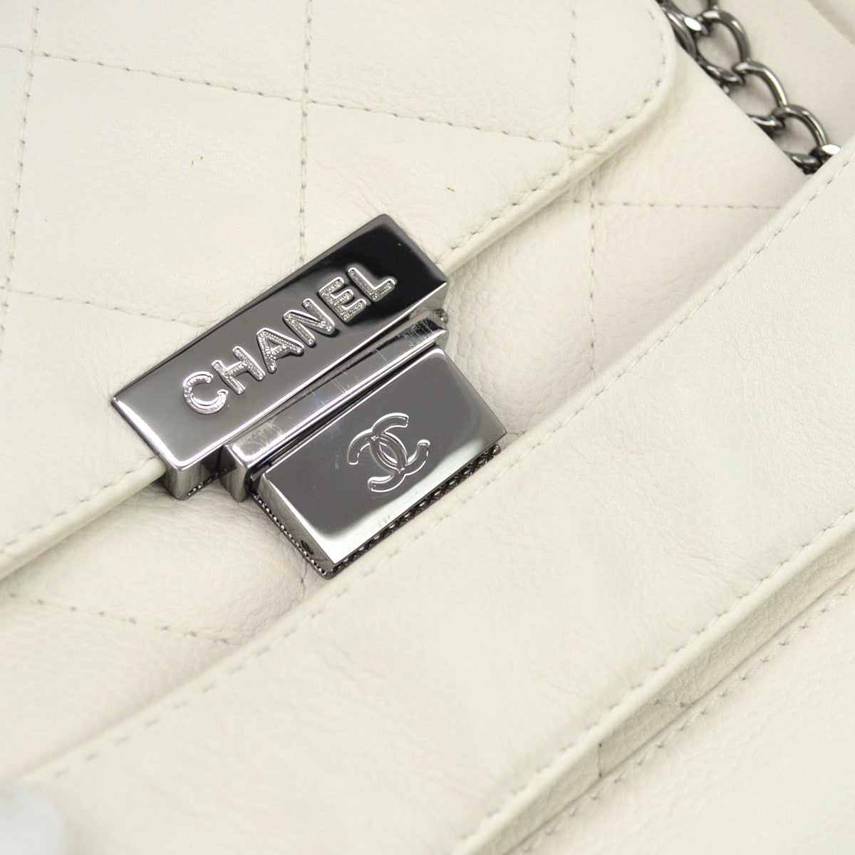Chanel Pocket Accordion Flap Quilted Lambskin White Leather Shoulder Bag Bag (Pre-Owned)
